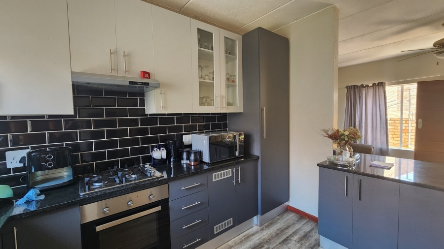 To Let 3 Bedroom Property for Rent in Baillie Park North West